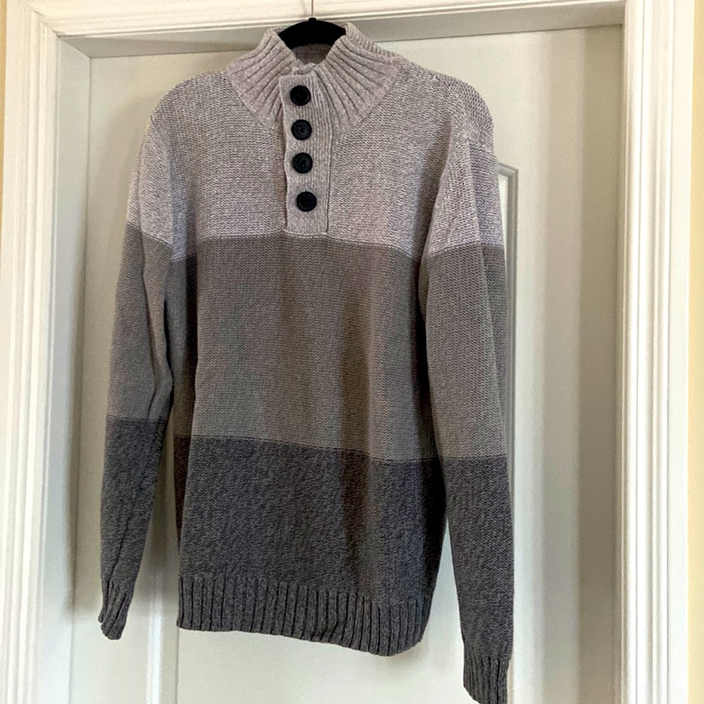 Beautiful men’s mock neck colour block sweater in size L